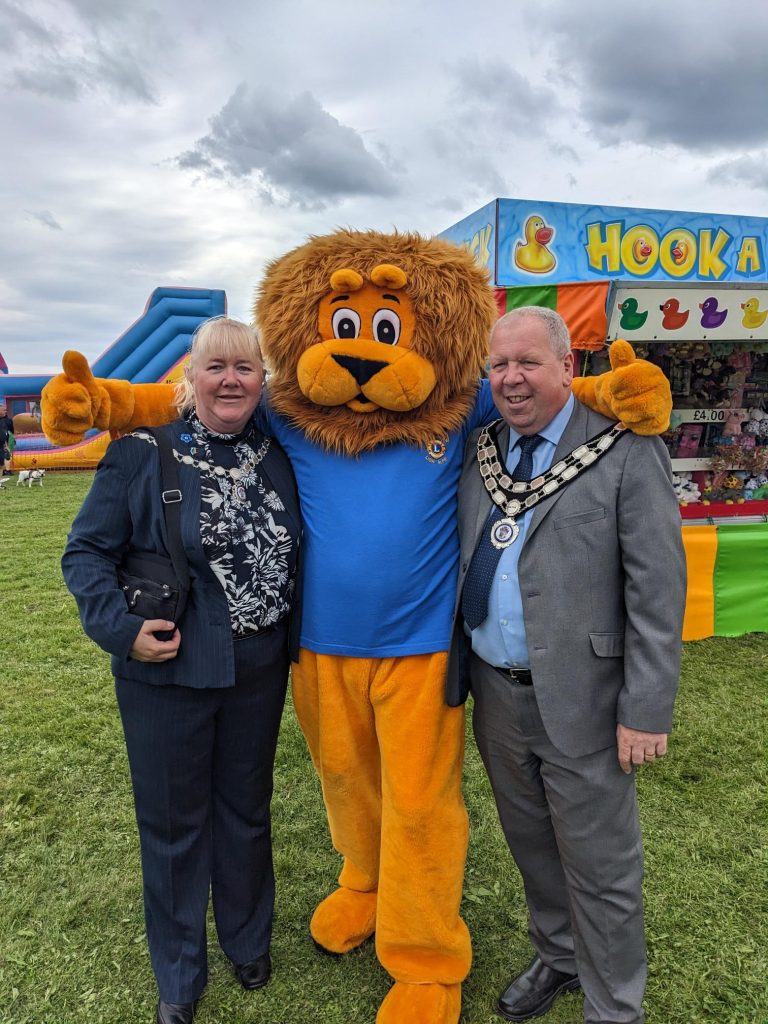 25-Leo-and-friends-768x1024